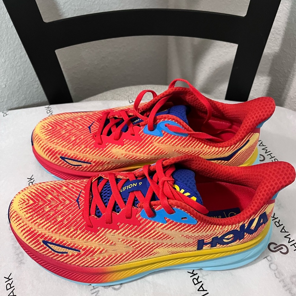 HOKA ONE ONE CLIFTON 9 NIB AUTHENTIC WOMEN’S RUN/WALKING LIGHT/PLUSH SNEAKERS